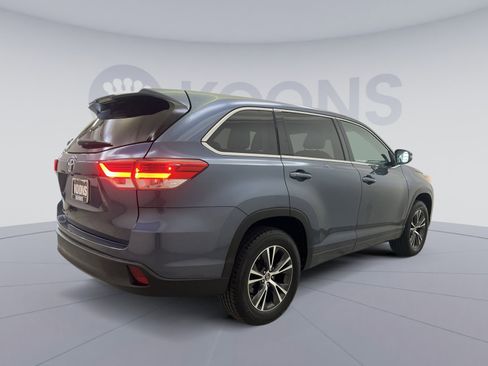 Used 2017 Toyota Highlander LE FWD image 8
