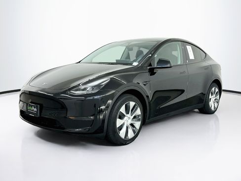 Used 2024 Tesla Model Y Long Range AWD/4WD image 3