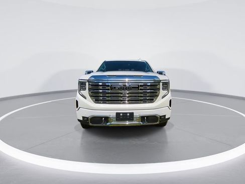 Used 2024 GMC Sierra 1500 Denali AWD/4WD image 3