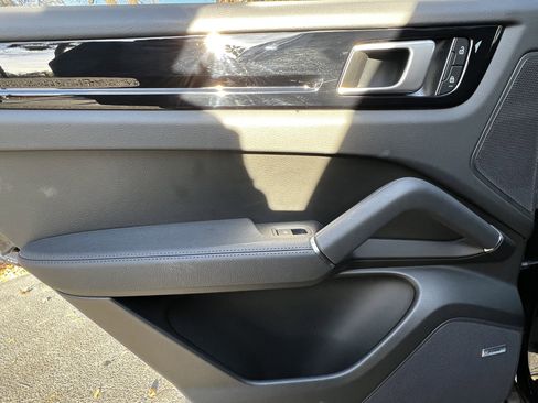 Used 2023 Porsche Cayenne image 30