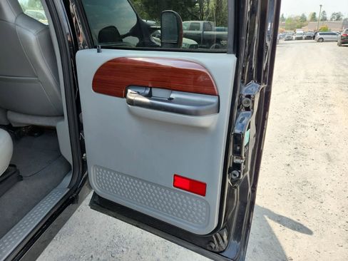 Used 2006 Ford F250 Lariat image 24