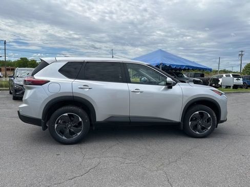 Certified 2024 Nissan Rogue SV AWD/4WD image 6