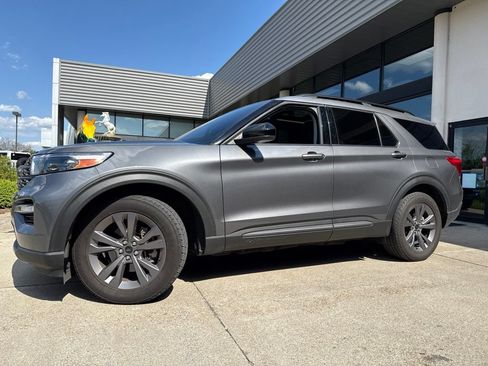 Used 2022 Ford Explorer XLT w/ Equipment Group 202A AWD/4WD image 12
