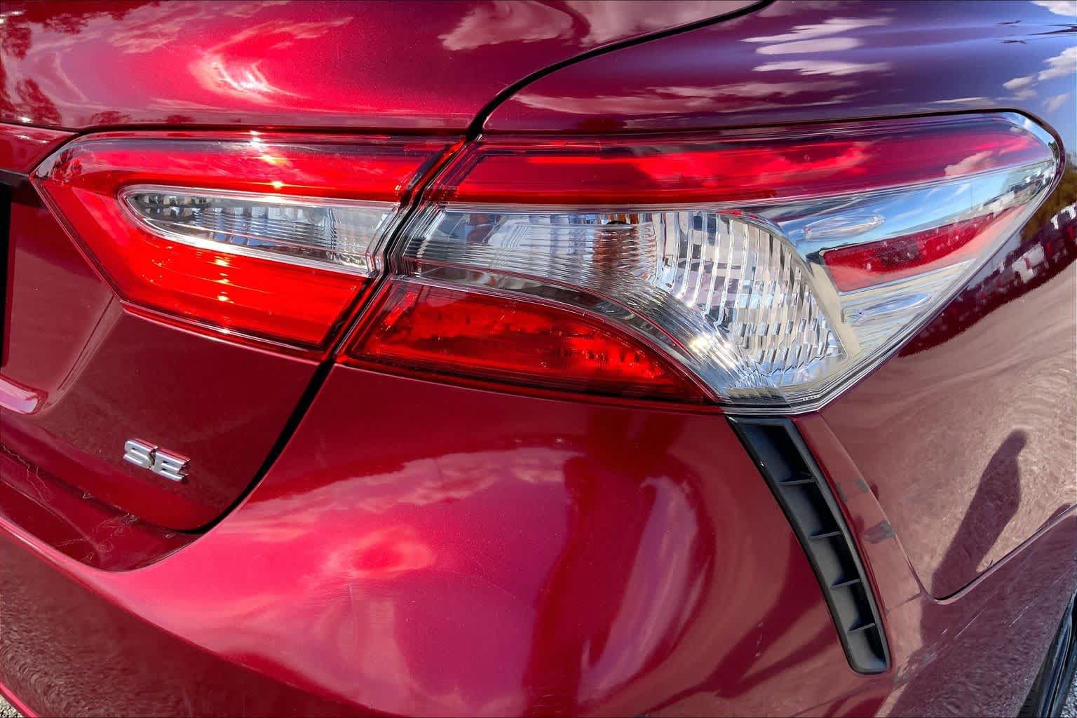 Used 2018 Toyota Camry SE w/ Moonroof Package FWD image 30