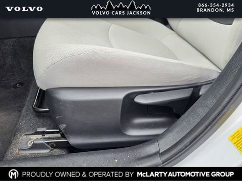Used 2022 Toyota Corolla LE FWD image 13
