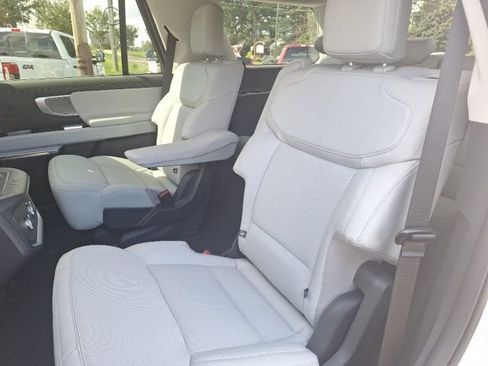 New 2025 Ford Expedition Platinum w/ Driver's Package image 20