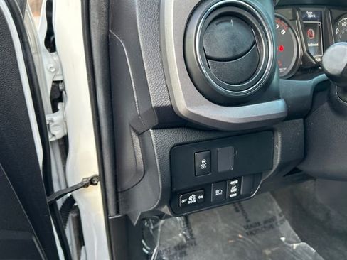 Certified 2023 Toyota Tacoma TRD Off-Road image 27