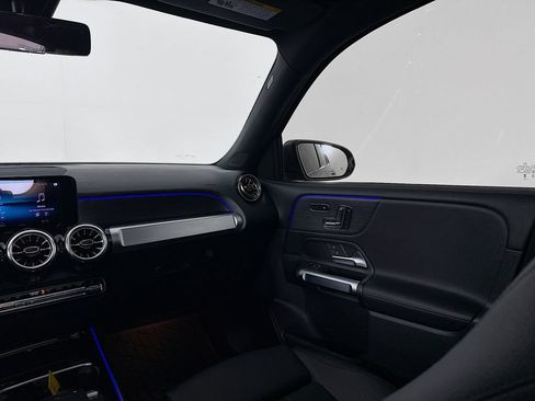 Used 2023 Mercedes-Benz GLB 250 4MATIC image 23