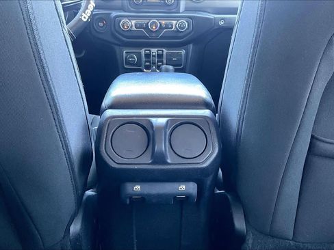 Used 2019 Jeep Wrangler Unlimited Sport S AWD/4WD image 34