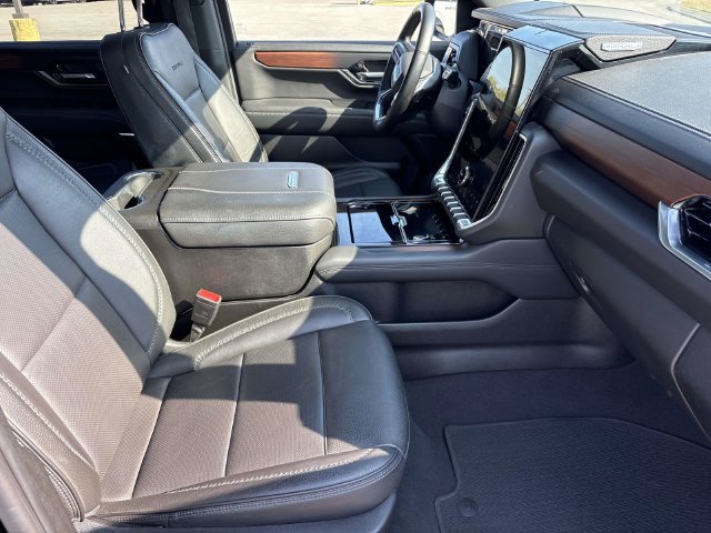 Used 2025 GMC Yukon Denali AWD/4WD image 24