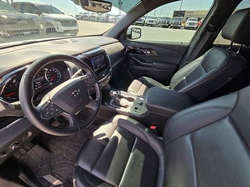 Used 2023 Chevrolet Traverse RS w/ LPO, 'HIT The Road' Package FWD image 10