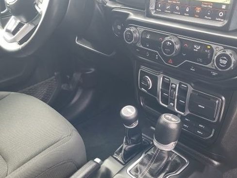 Used 2021 Jeep Wrangler Unlimited Sahara w/ Uconnect 4C Nav & Sound Group AWD/4WD image 8
