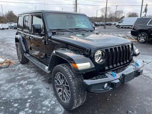 Used 2022 Jeep Wrangler Unlimited Sahara w/ Cold Weather Group image 2