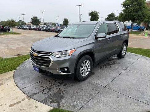 Used 2019 Chevrolet Traverse LT FWD image 3