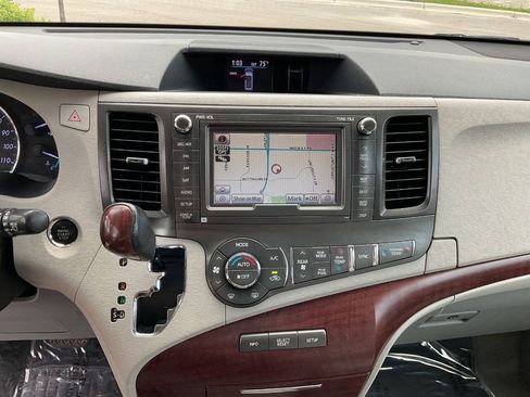 Used 2014 Toyota Sienna Limited w/ Limited Premium Package AWD/4WD image 19