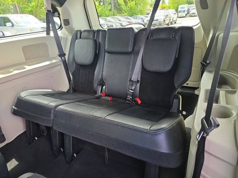 Used 2018 Dodge Grand Caravan SXT FWD image 11