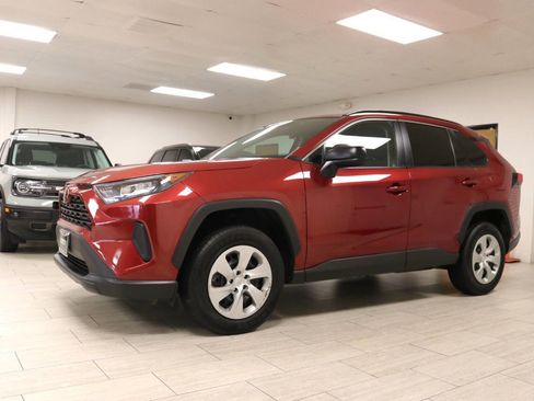 Used 2021 Toyota RAV4 LE image 3
