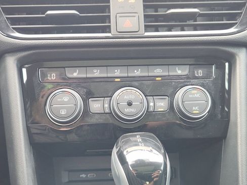 Used 2024 Volkswagen Taos SE image 18