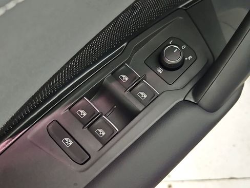 New 2026 Volkswagen Tiguan SE R-Line image 17