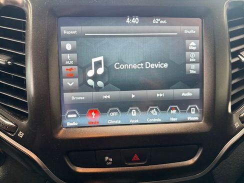 Used 2019 Jeep Cherokee Trailhawk AWD/4WD image 5