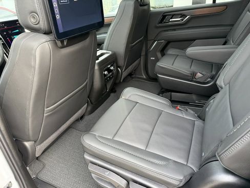New 2026 GMC Yukon Denali w/ Denali Reserve Package image 10