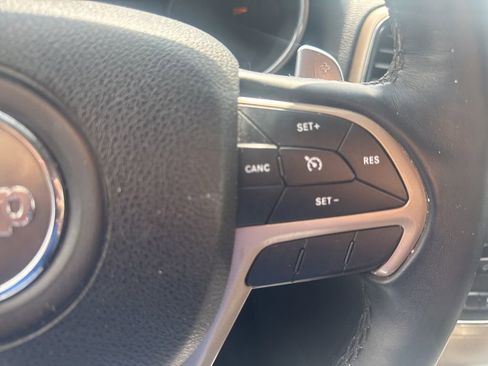 Used 2017 Jeep Grand Cherokee Laredo AWD/4WD image 17