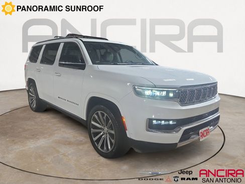 Used 2023 Jeep Grand Wagoneer 4WD w/ Flexible Seating Group image 1