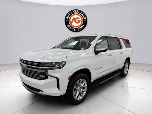 Used 2023 Chevrolet Suburban Premier image 3