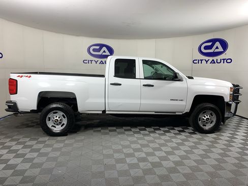 Used 2019 Chevrolet Silverado 2500 W/T AWD/4WD image 2