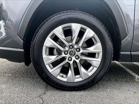 Used 2019 Toyota RAV4 XLE Premium image 9