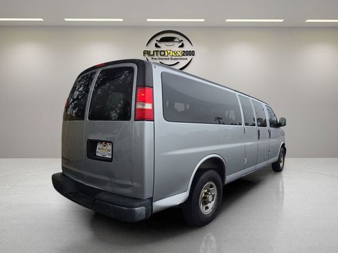Used 2017 Chevrolet Express 3500 LT w/ LT Preferred Equipment Group image 7