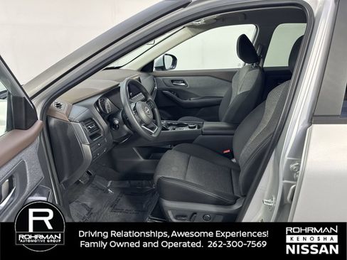 Certified 2023 Nissan Rogue SV image 4