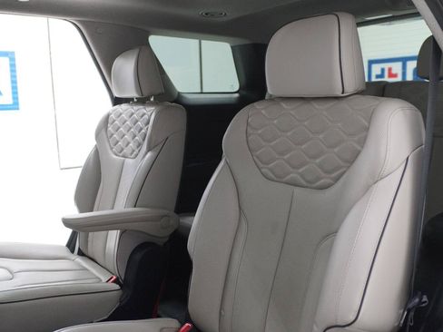 Used 2022 Hyundai Palisade Limited w/ Winter Package FWD image 24