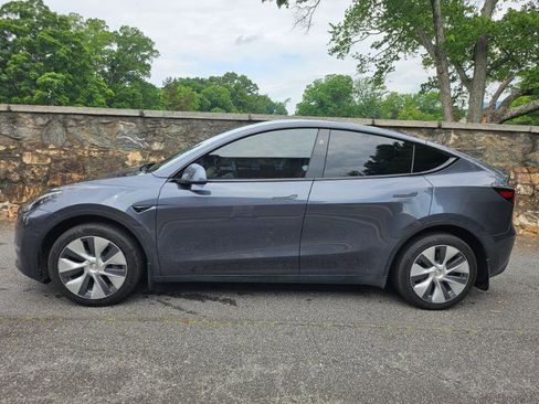 Used 2023 Tesla Model Y Long Range AWD/4WD image 9