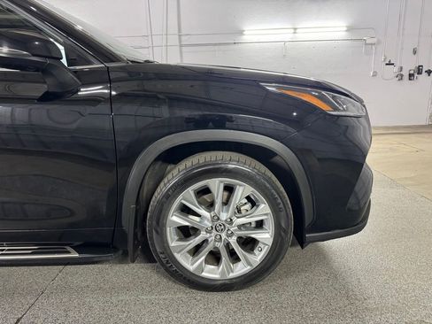 Used 2020 Toyota Highlander Limited AWD/4WD image 4