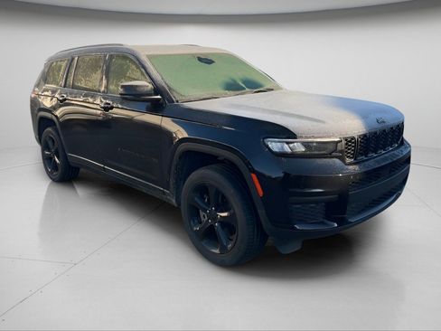 Used 2023 Jeep Grand Cherokee L Altitude image 2