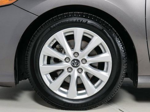 Used 2018 Toyota Camry LE FWD image 9