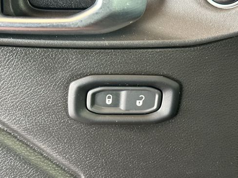 Used 2024 Jeep Gladiator Sport AWD/4WD image 11