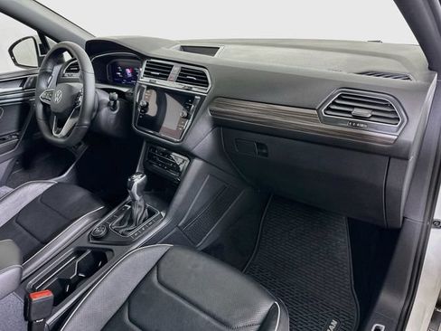 Used 2022 Volkswagen Tiguan SEL R-Line AWD/4WD image 32