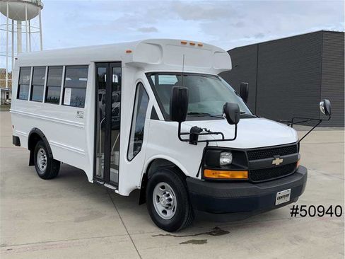 Used 2017 Chevrolet Express 3500 Cutaway Van w/ School Bus Package image 3