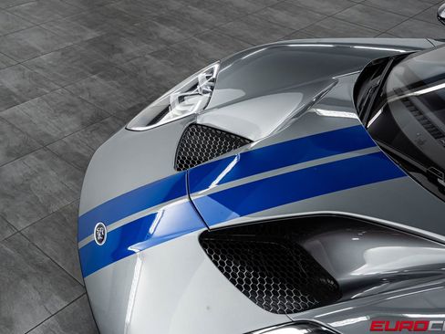 Used 2018 Ford GT RWD image 10