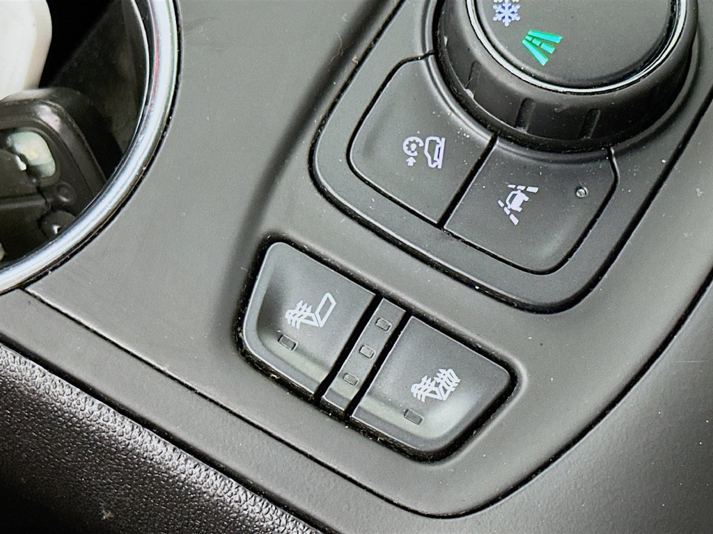 Used 2024 GMC Terrain SLT FWD image 27