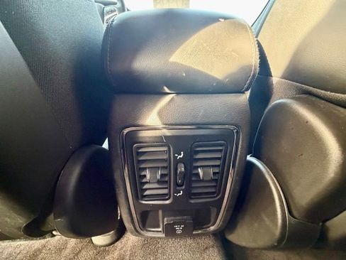 Used 2018 Jeep Grand Cherokee Altitude AWD/4WD image 16