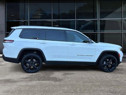 New 2025 Jeep Grand Cherokee L Altitude image 8