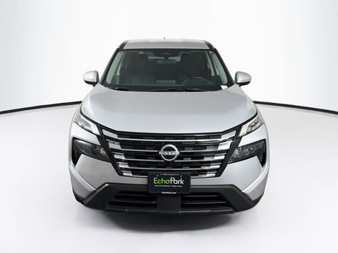 Used 2025 Nissan Rogue SV AWD/4WD image 2