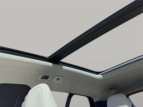 Used 2019 Volvo XC40 T5 Momentum image 46