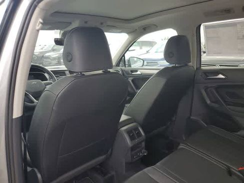 Used 2024 Volkswagen Tiguan SE FWD image 27