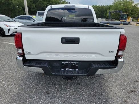 Used 2022 Toyota Tacoma SR5 RWD image 11