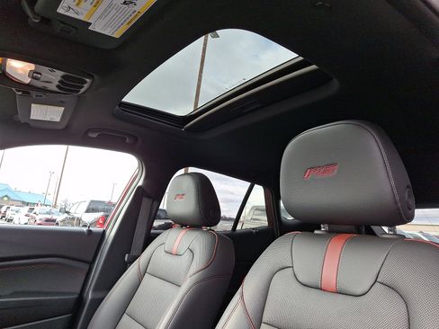 Used 2024 Chevrolet Trax RS w/ Sunroof Package image 16