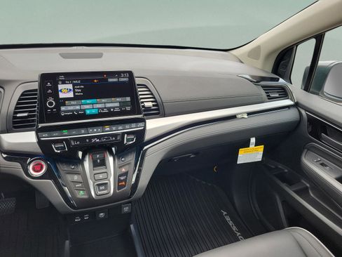 New 2026 Honda Odyssey Touring image 17